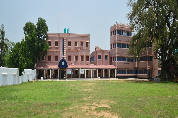 https://cache.careers360.mobi/media/colleges/social-media/media-gallery/21096/2018/11/10/Campus View of Sarat Centenary College Hooghly_Campus-View.JPG